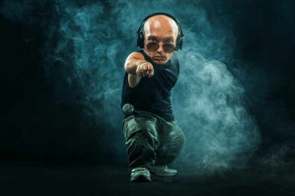 Le nain menotté Bucarest