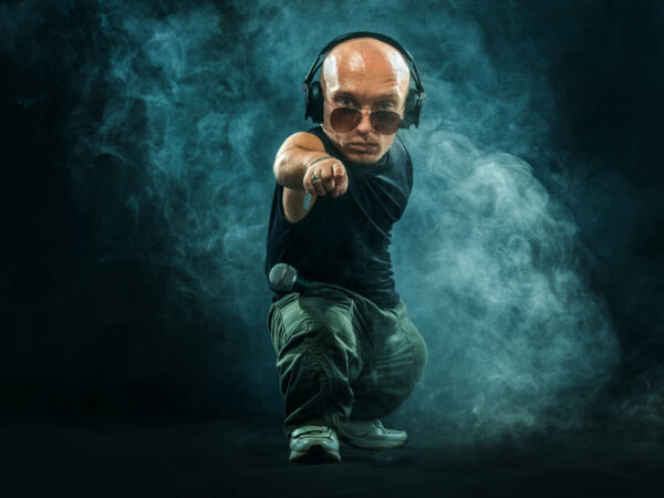 Le nain menotté Bucarest